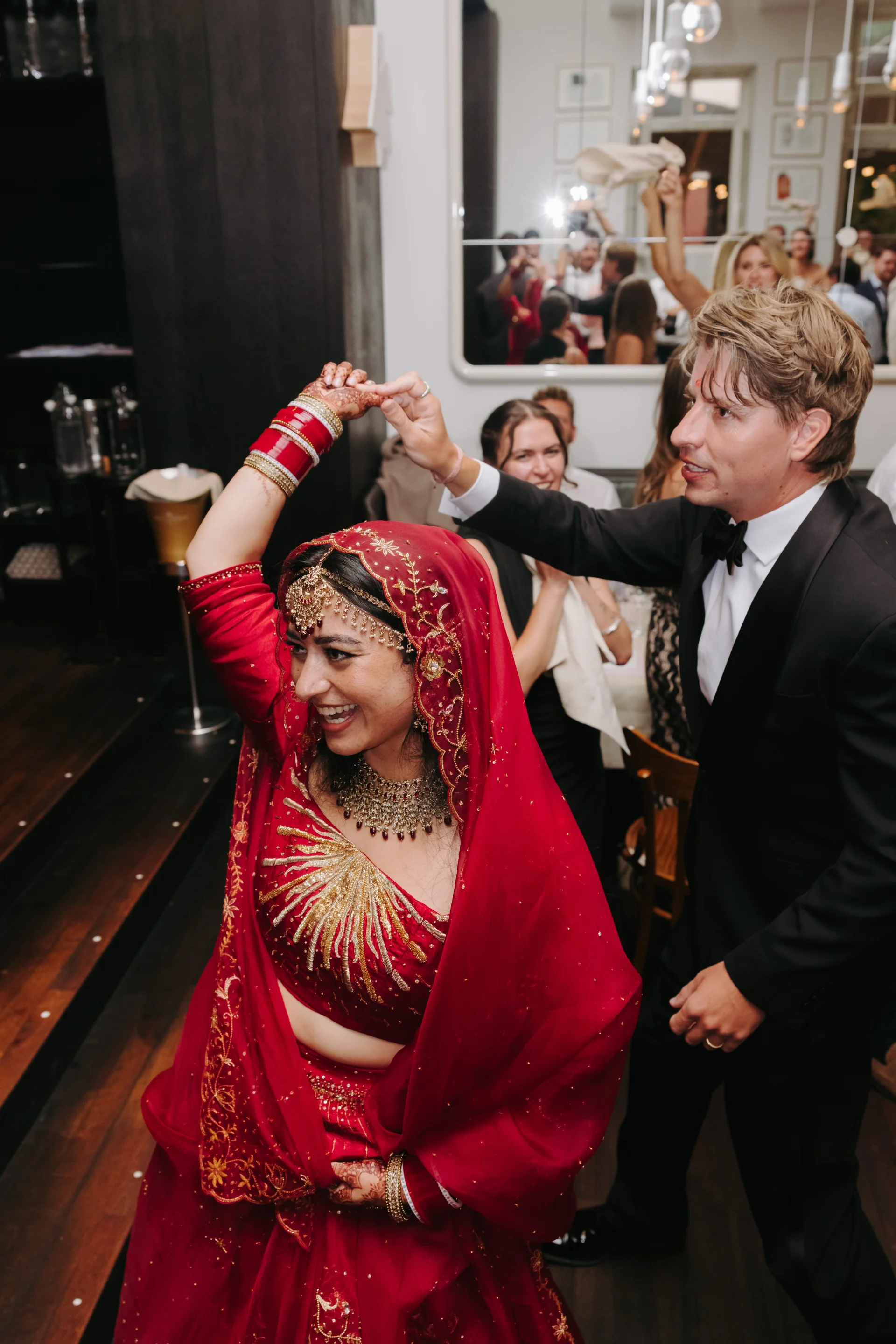 Ästhetisches Brautkleid Detail - Fine Art Hochzeitsfotografie Schweiz