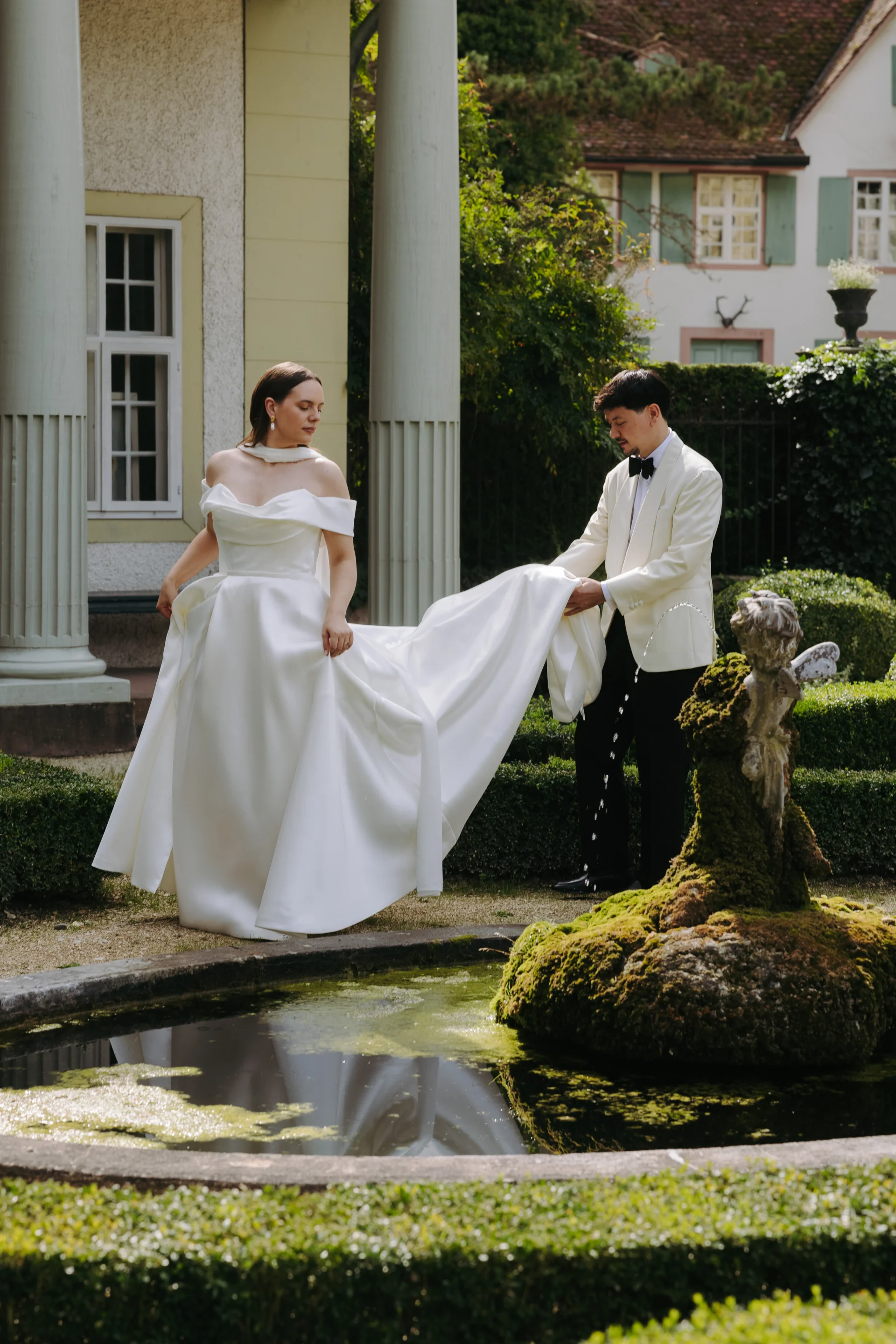 Elegantes Gruppenportrait der Hochzeitsgesellschaft - professioneller Hochzeitsfotograf Zürich