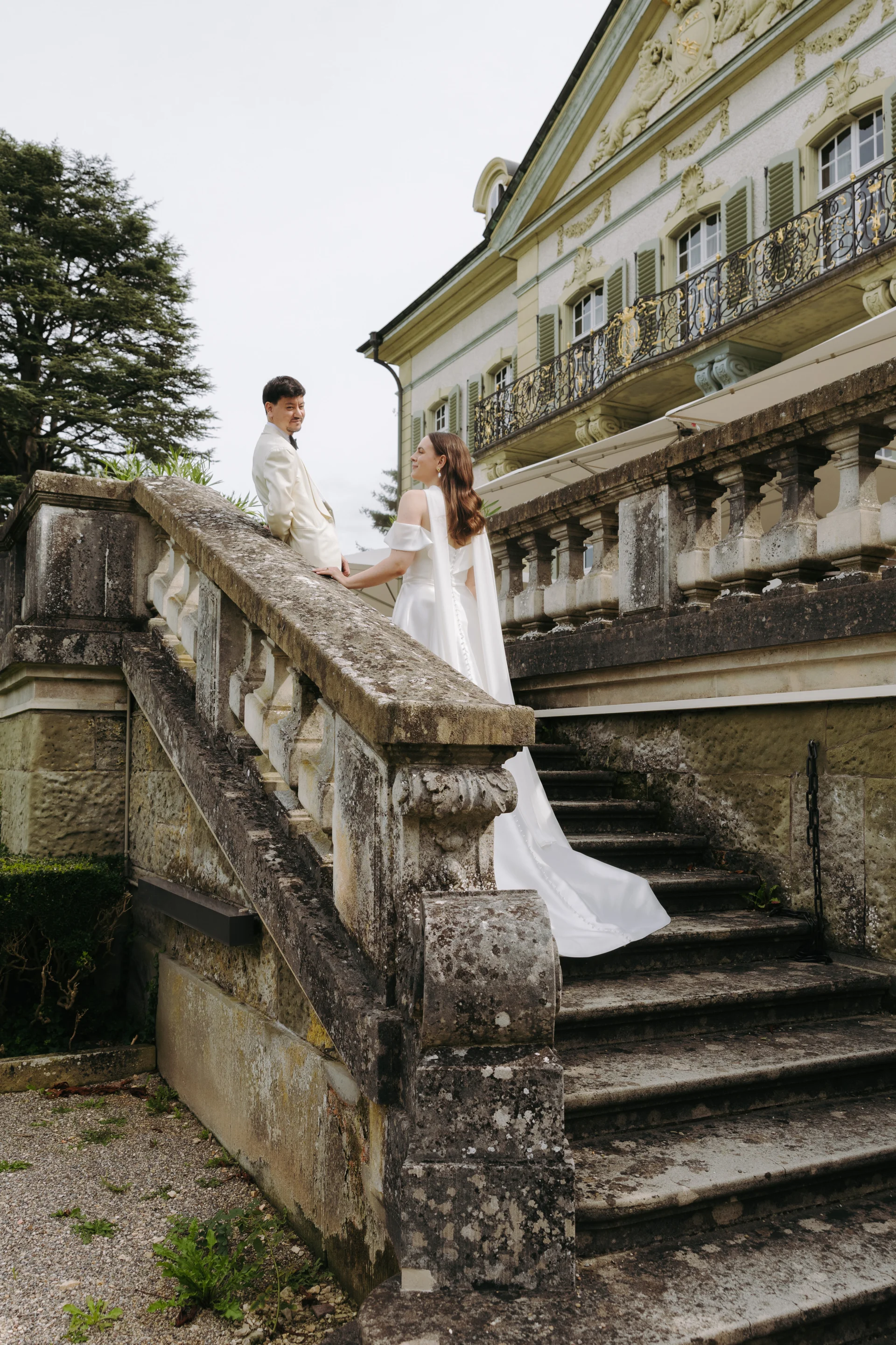 Kreatives Hochzeitsportrait mit Architektur - moderne Hochzeitsfotografie Zürich Schweiz