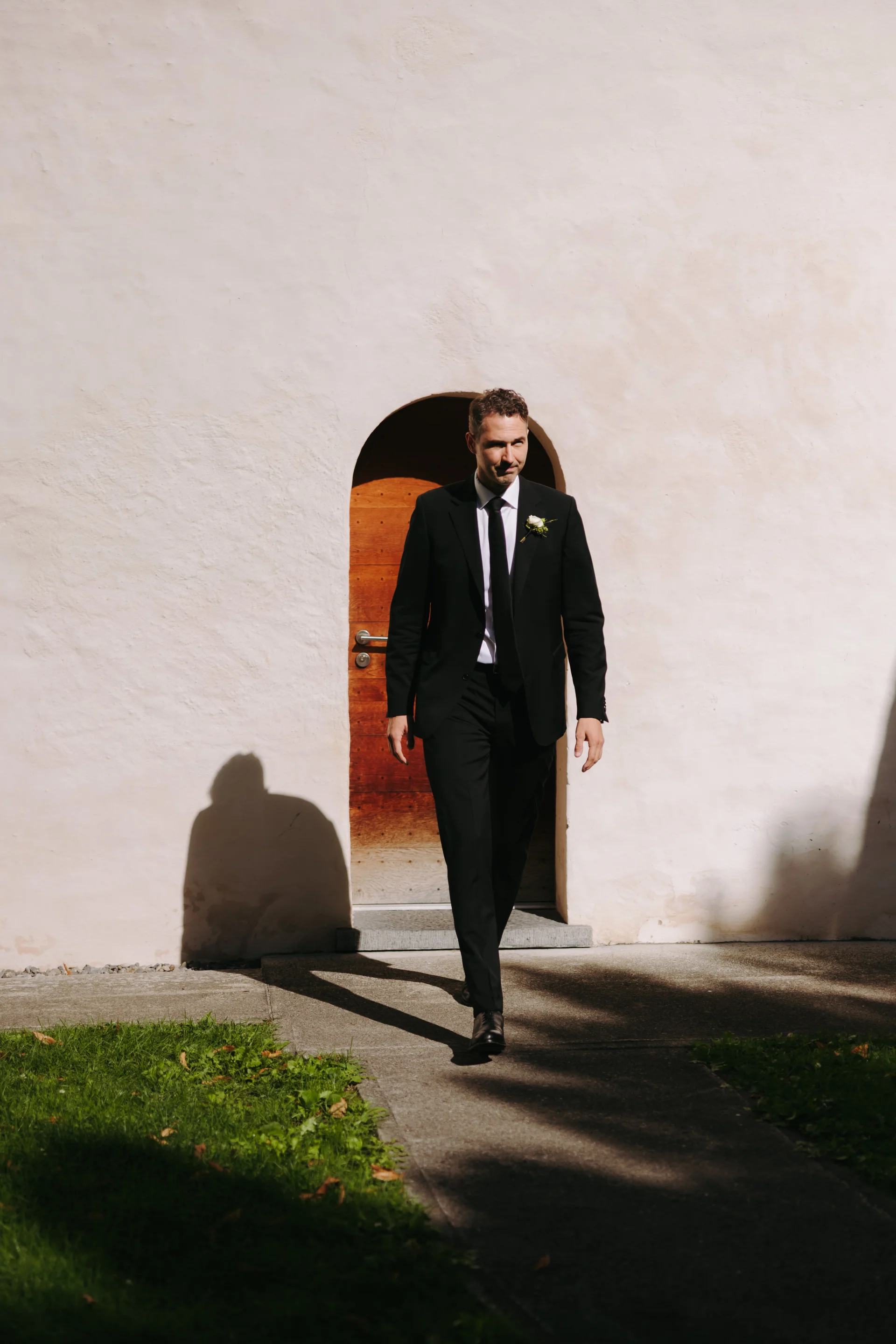 Romantisches Hochzeitsfoto bei Sonnenuntergang - professionelle Hochzeitsfotografie Zürich von Patrice Keller