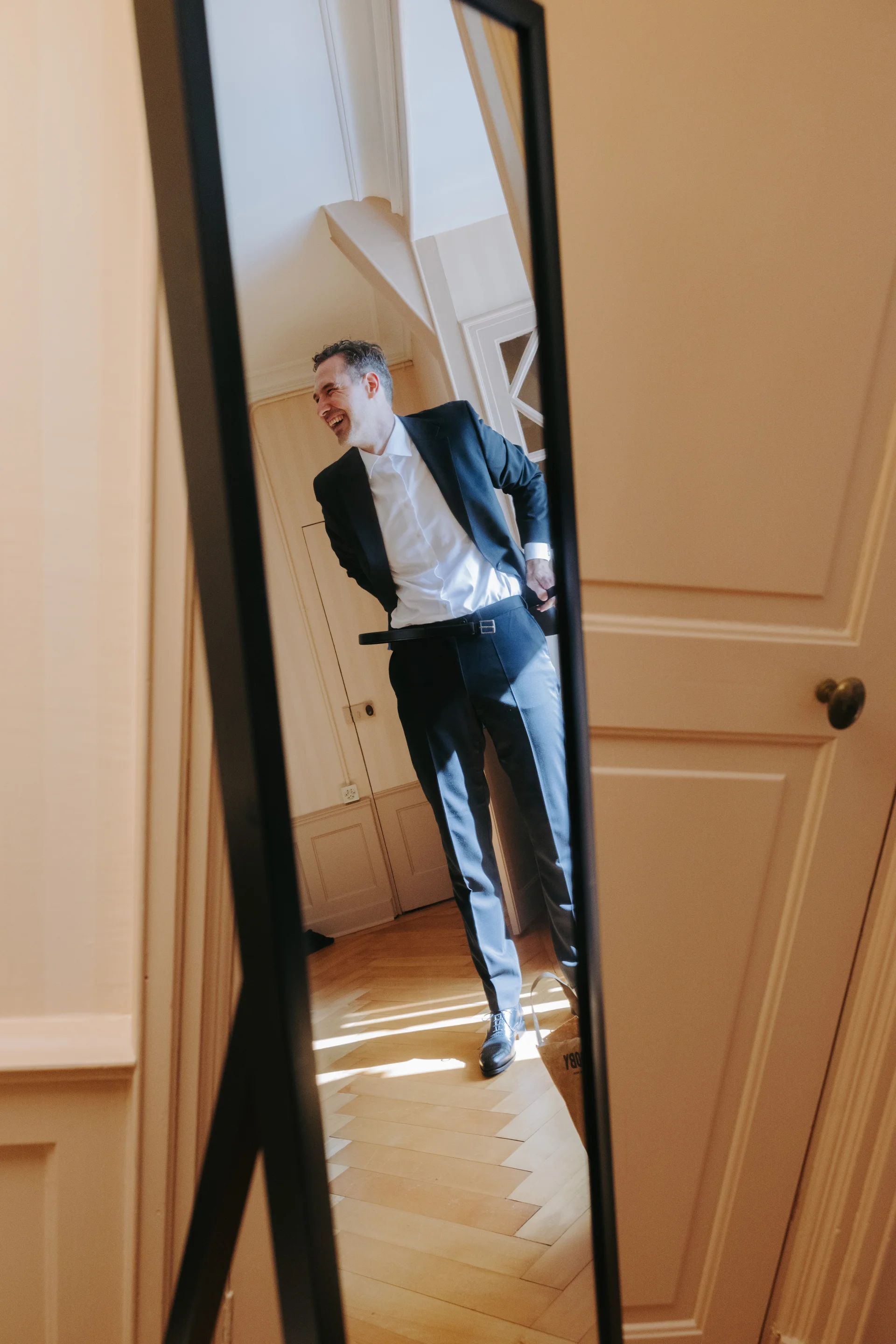 Inniger Moment zwischen Braut und Bräutigam - emotionale Hochzeitsbilder Zürich