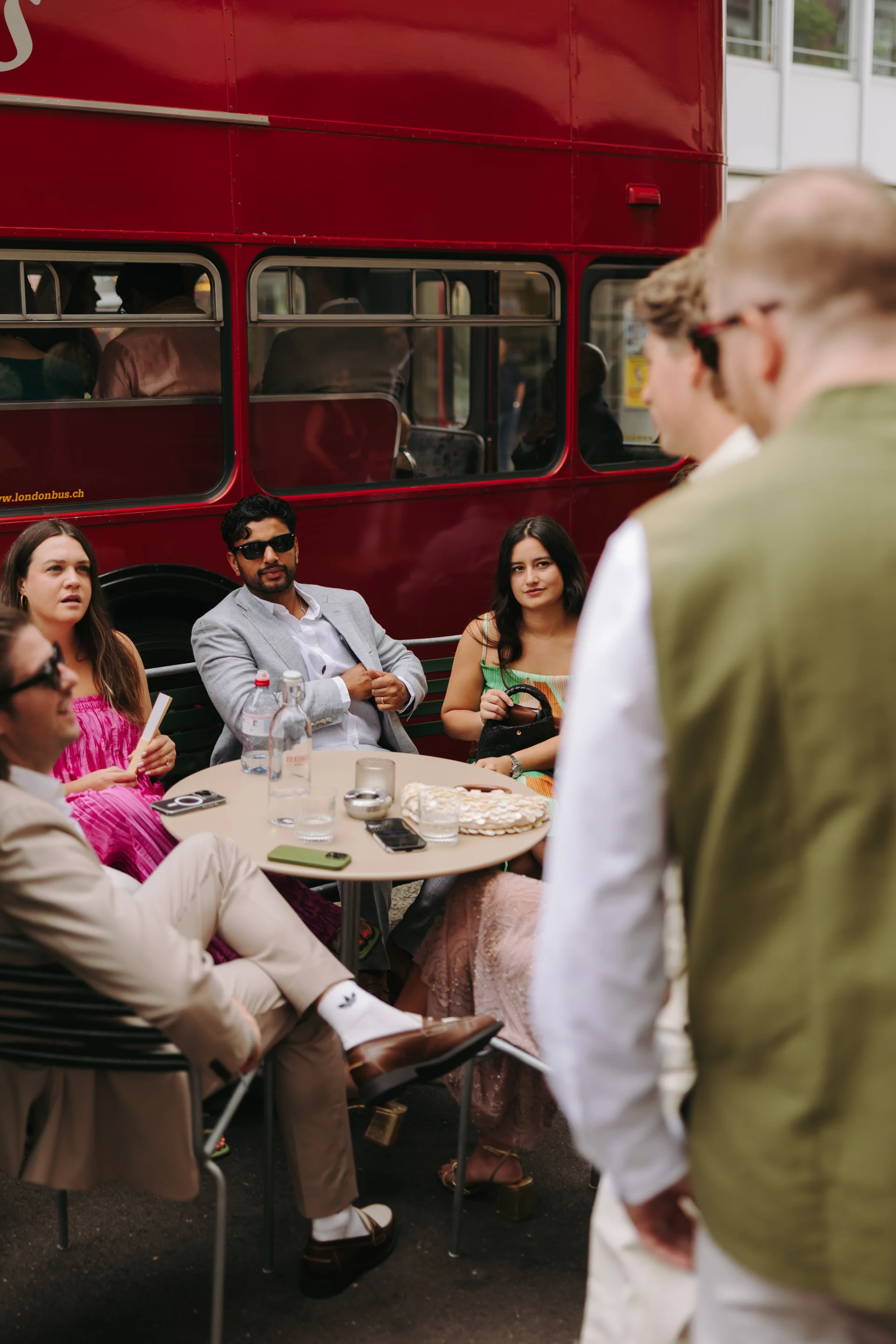 Authentisches Brautportrait mit natürlichem Licht - Hochzeitsfotograf Zürich für zeitlose Hochzeitsbilder