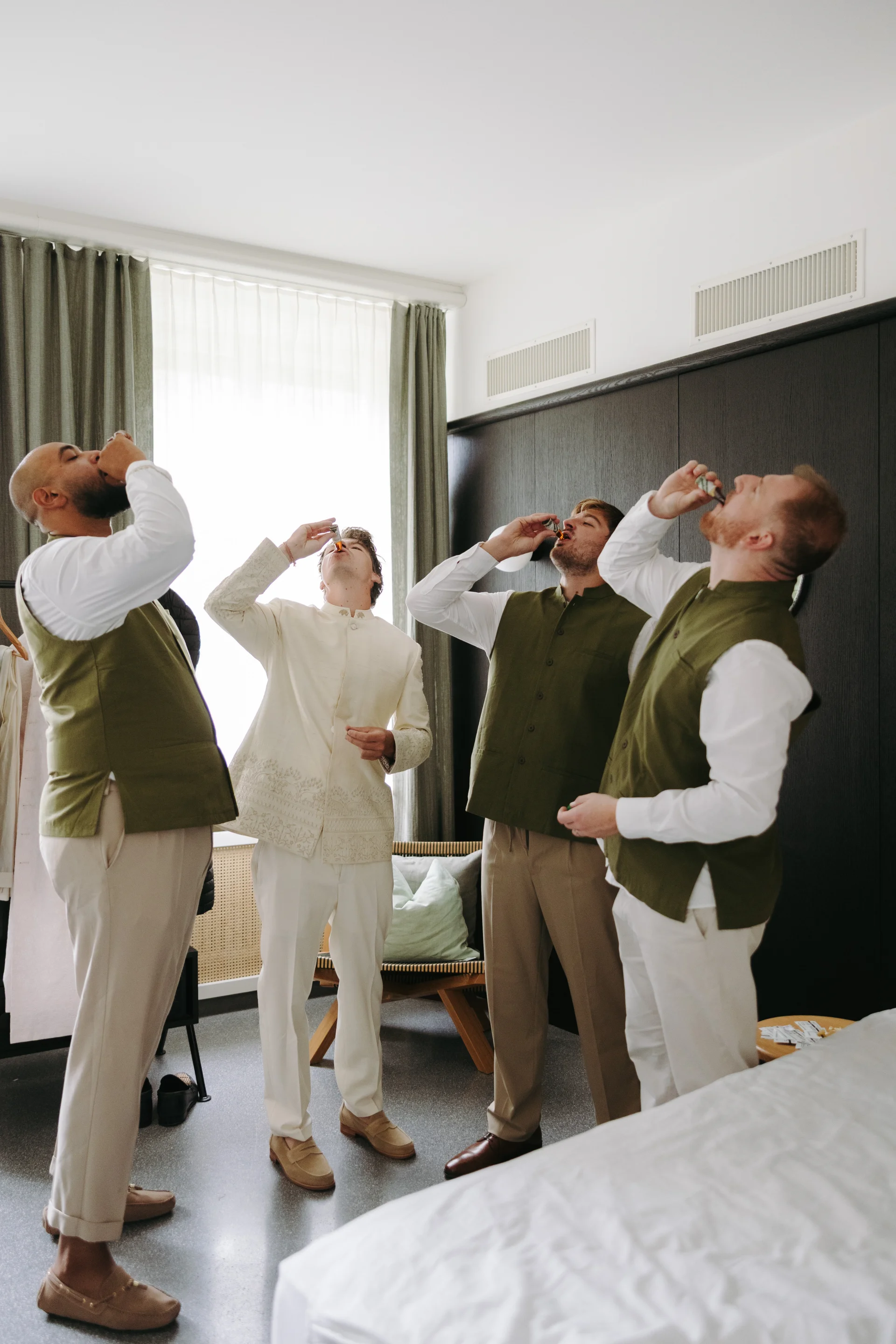 Intimer Moment zwischen Braut und Bräutigam - emotionale Hochzeitsfotografie in der Schweiz